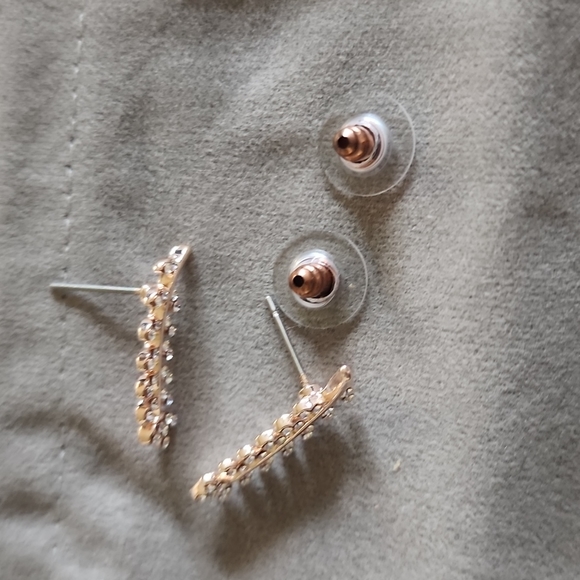 💚Boho Dainty Olive Branch Rose Gold CZ Earrings - Picture 4 of 12